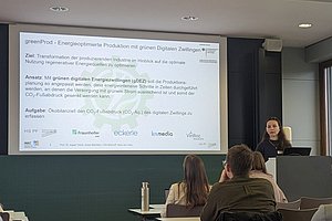 Nina de Hasz während ihres Vortrags