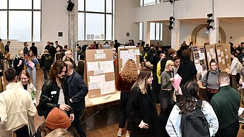 Menschengruppe bei eine Veranstaltung