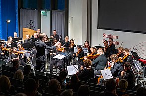 Das Hochschulorchester während ihres Konzerts