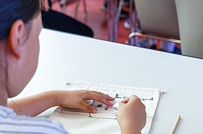 Kinder beim Malen