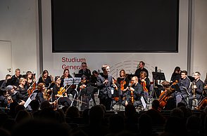 Das Hochschulorchester während seines Konzerts im Audimax