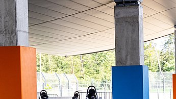 Personen beim Kartfahren