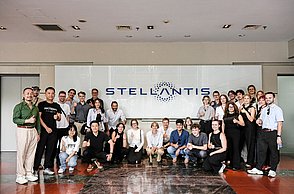 Gruppenbild der Pforzheimer Gruppe bei Stellantis.