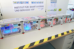 Cyber-physisches Produktionssystem: Modulare Demonstrationsanlage für Industrie 4.0 am Institut für Smart Systems and Services der Hochschule Pforzheim.