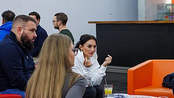 Studierende mit der Firma Rutronik