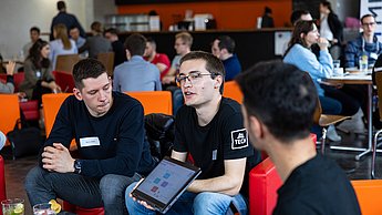 dm Tech im Austausch mit Studierenden