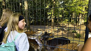 Kinder im Tierpark