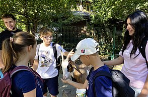 Kinder im Tierpark
