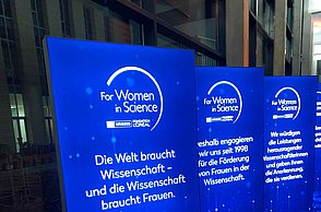 Banner "For Women in Science"