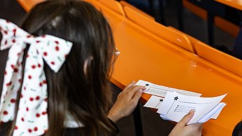 Die Kinder nehmen selbst an Umfragen teil und werten diese aus. Hier zu sehen ein Fragebogen zum Thema "Welche Eissorte schmeckt dir am besten"?