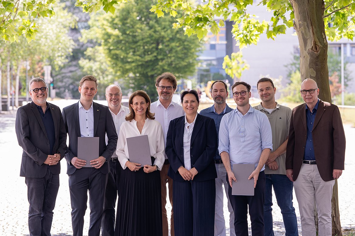 Preisträger, Laudatoren und Gäste nach der Preisverleihung