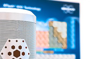 Die Fotos zeigen die Ausstattung der Labore des STI, technische Messgeräte, Mikroskope, Bildschirme und PCs sowie Arbeitsplätze.