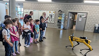 Kindergartenkinder zu Besuch