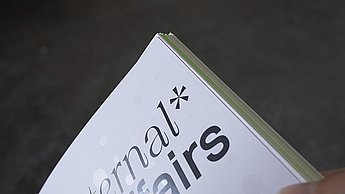Buch mit Aufschrift "internal affairs"