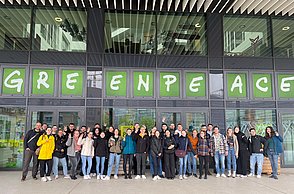 Ausstellungsbesichtigung im Greenpeace Headquarter