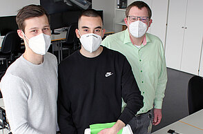 Christian Reiser, Sebastian Can und Laboringenieur Max Barchet (von links nach rechts).