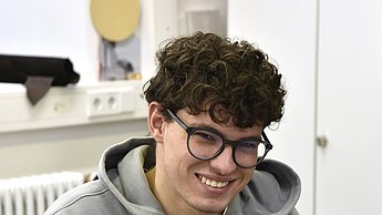 Person im Gespräch