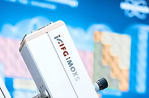 Die Fotos zeigen die Ausstattung der Labore des STI, technische Messgeräte, Mikroskope, Bildschirme und PCs sowie Arbeitsplätze.