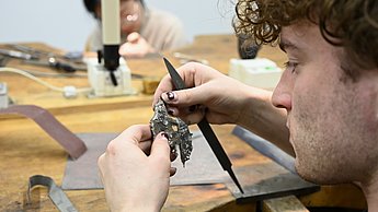Person arbeitet an Projekt