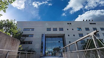 Eingang der Fakultät für Technik an der Hochschule Pforzheim