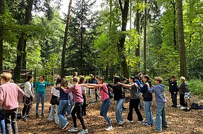 Kinder beim gemeinsamen Albern