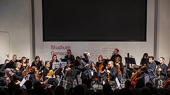 Das Hochschulorchester während ihres Konzerts