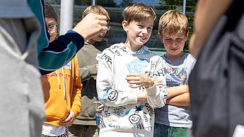 So funktioniert ein Smoker, der die Bienen bei der Honigernte träge machen soll.