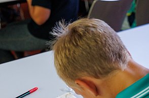 Kinder beim Malen