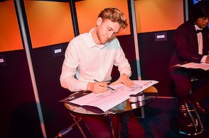 Peer Steffensen beim Zeichnen während des Sketch Battles.