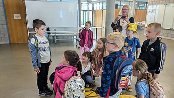 Kindergartenkinder zu Besuch