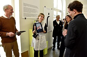 Personen bei einer Vorstellung