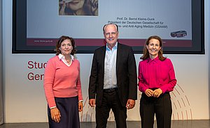 Gruppenbild der Organisatorinnen des Studium Generale gemeinsam mit Prof. Dr. Bernd Kleine-Gunk