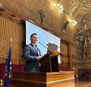Der Preisträger Gary Hildebrandt bei der Preisverleihung in Padua