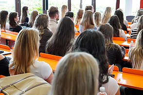 Studierende im Hörsaal