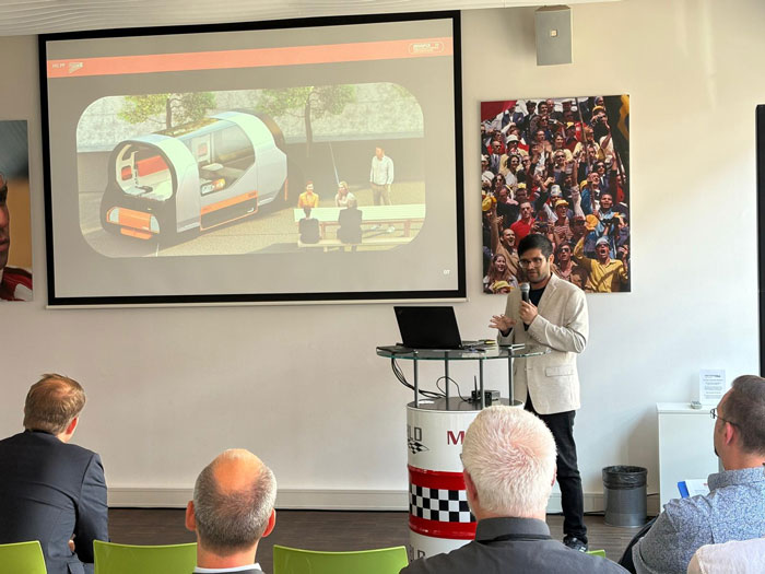 Govardhan Gauranga bei seiner Präsentation zum Innenraum der Zukunft.