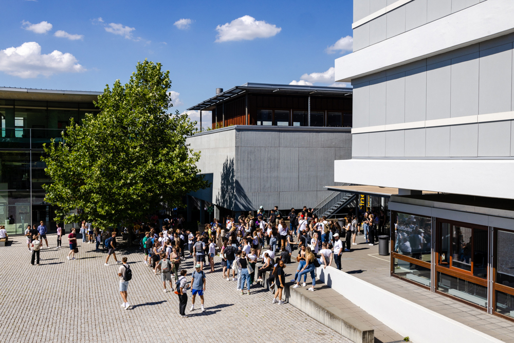 Master’s students at Business School Pforzheim on a lively summer campus