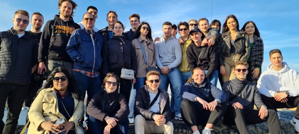 Studenten und Professor, Gruppenfoto